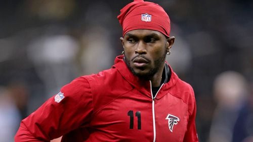 Dec 24, 2017; New Orleans, LA, USA; Atlanta Falcons wide receiver Julio Jones (11) warms up before the game against the New Orleans Saints at the Mercedes-Benz Superdome. Mandatory Credit: Chuck Cook-USA TODAY Sports