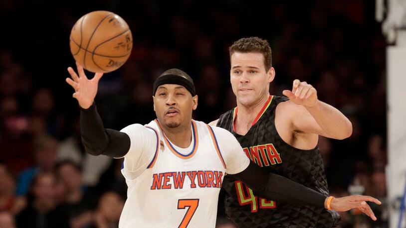 Atlanta Hawks’ Kris Humphries, right, defends New York Knicks’ Carmelo Anthony during the second half of the NBA basketball game, Monday, Jan. 16, 2017 in New York. The Hawks defeated the Knicks 108-107. (AP Photo/Seth Wenig)