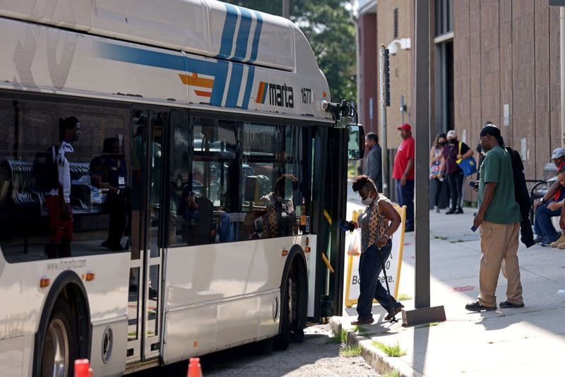 MARTA may redesign its bus system to attract more riders. (Jason Getz / Jason.Getz@ajc.com)