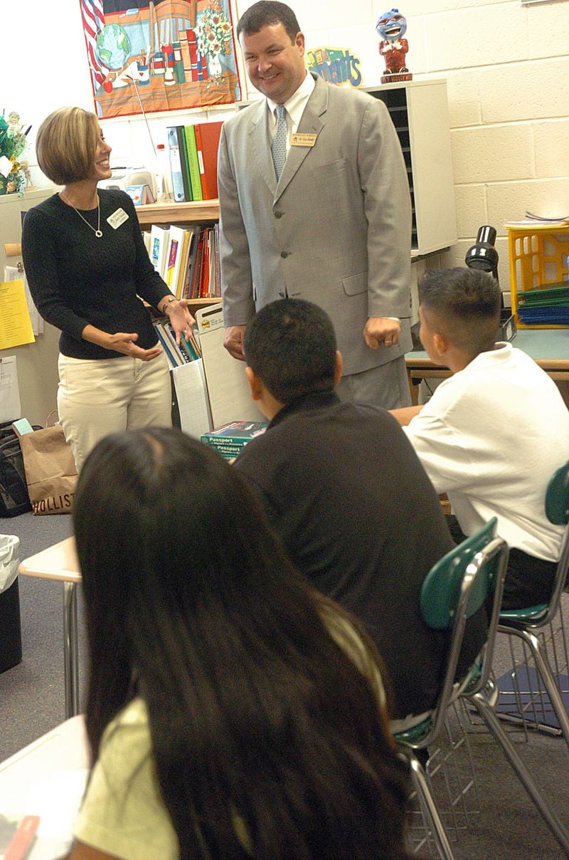 Buford Middle School  teacher Sherri Nichols introducing her class to  new superintendent, Geye Hamby. (NICK ARROYO/AJC staff)