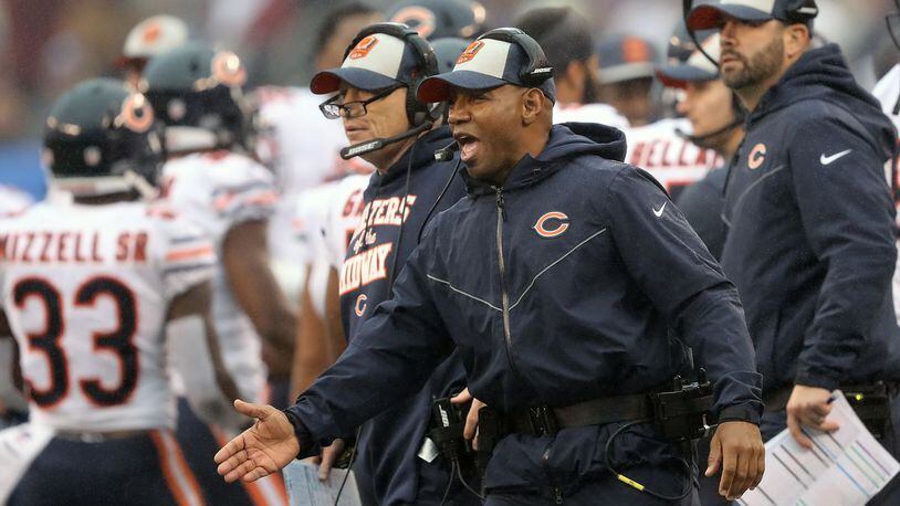 Charles London (center) has been the Bears’ running backs coach the past three seasons. He also was the Texans running backs coach from 2014-17. Elsa, Getty