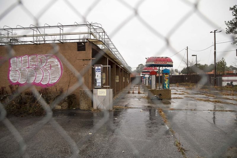  A permanently closed car wash is located in the North Druid Hills neighborhood. Developers are hoping to build a tall, mixed-use development in this space with the condition that the property be annexed into the city of Brookhaven. (ALYSSA POINTER/ALYSSA.POINTER@AJC.COM)