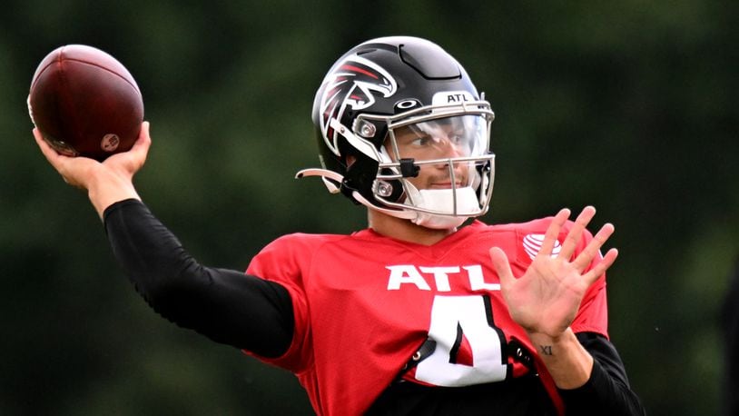 Atlanta Falcons' quarterback Desmond Ridder (4) throws a football during Atlanta Falcons’s joint practice with Jacksonville Jaguars at the Falcons Practice Facility in Flowery Branch on Aug. 25, 2022. (Hyosub Shin / Hyosub.Shin@ajc.com)