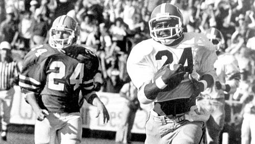 Lindsay Scott races downfield for Georgia's winning touchdown in the 1980 victory over Florida. (AJC file photo/Randy Miller)