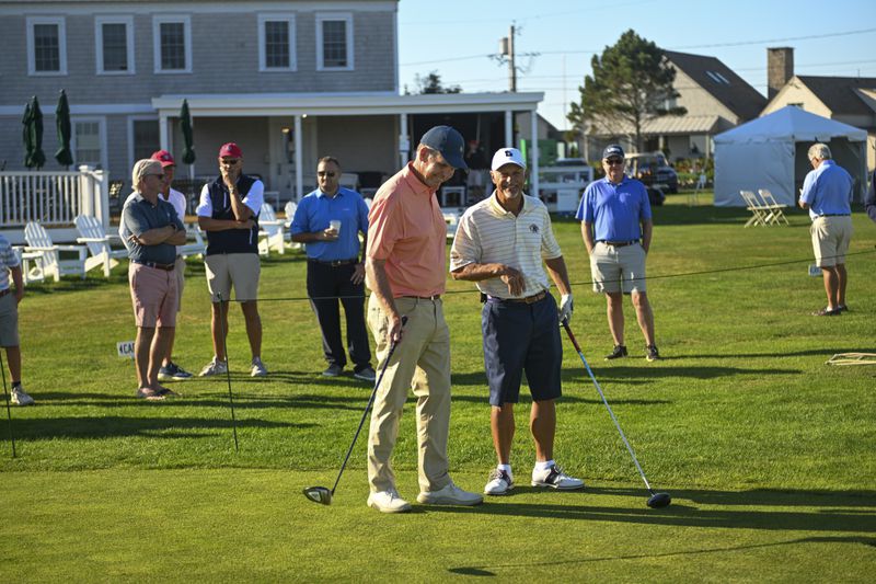 Rusty Strawn (left) and Doug Hanzel chat on the first hole before their final match at the 2022 U.S. Senior Amateur at The Kittansett Club in Marion, Mass., on Thursday. (Kathryn Riley/USGA)