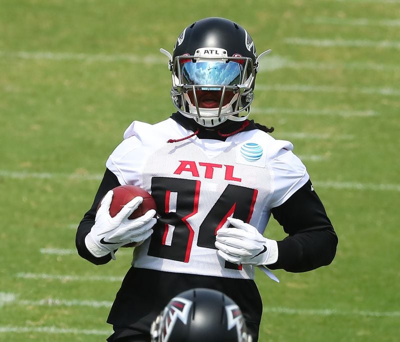 Falcons running back Cordarrelle Patterson runs for yardage during team practice at minicamp Wednesday, June 10, 2021, in Flowery Branch. (Curtis Compton / Curtis.Compton@ajc.com)