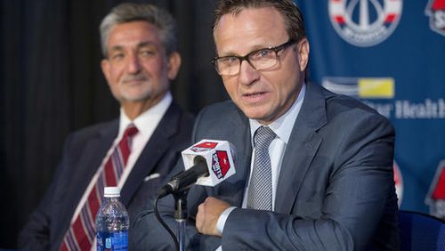 Washington Wizards new head coach Scott Brooks speaks during a news conference at the Verizon Center in Washington, Wednesday, April 27, 2016. Brooks reached a five-year agreement with the team last week. looking on is Wizards majority owner Ted Leonsis. (AP Photo/Pablo Martinez Monsivais)