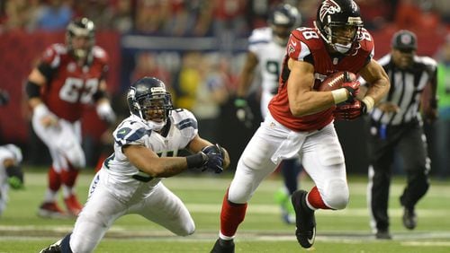 January 13, 2013 Atlanta:  Atlanta Falcons tight end Tony Gonzalez breaks the tackle of Seattle Seahawks middle linebacker Bobby Wagner to pick-up extra yardage during the final seconds of the game Sunday January 13, 2012.  The pass from Matt Ryan setup the game winning field goal.  BRANT SANDERLIN / BSANDERLIN@AJC.COM