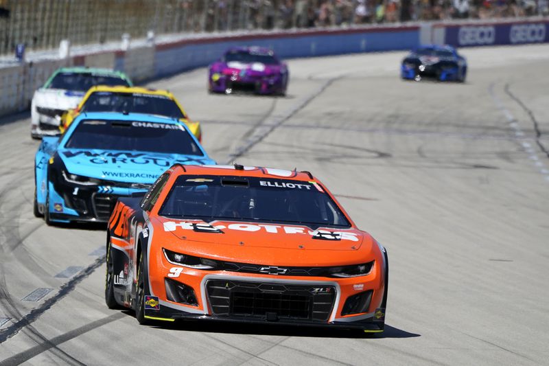 Chase Elliott (9) heads into Turn 1 during a NASCAR Cup Series auto race at Texas Motor Speedway in Fort Worth, Texas, Sunday, April 14, 2024. (AP Photo/Larry Papke)