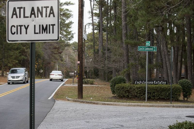 An Atlanta city limit sign is displayed near an entrance to the Loch Lomond Estates neighborhood in South Fulton. (ALYSSA POINTER/ALYSSA.POINTER@AJC.COM)