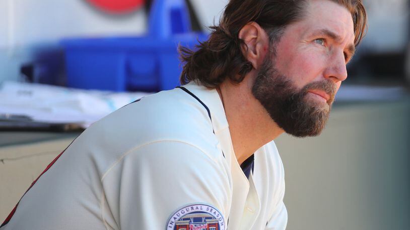 Dickey 'embarrassed' by performance so far with Braves