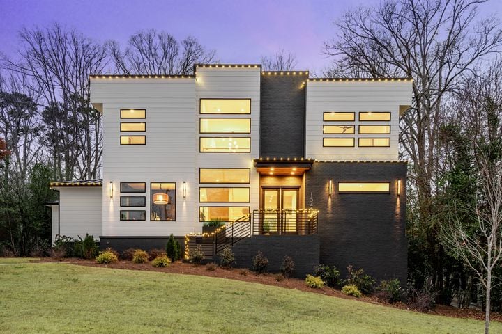 $1.9M Brookhaven home adds holiday lights to boost curb appeal