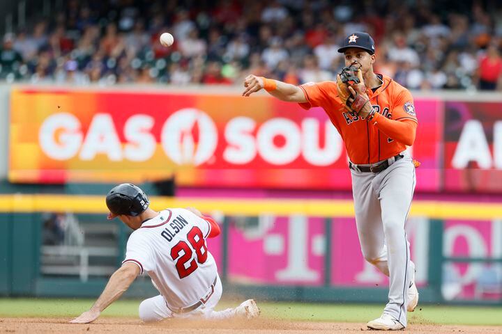 Astros shortstop Jeremy Peña works on a double play during the fourth inning against the Braves on Sunday at Truist Park. (Miguel Martinez / miguel.martinezjimenez@ajc.com)