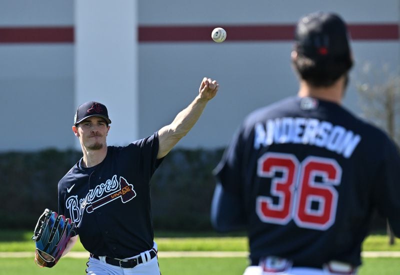 Atlanta Braves starting pitcher Max Fried (left) and starting pitcher Ian Anderson warm up during Braves spring training at CoolToday Park, Thursday, Feb. 16, 2023, in North Port, Fla.. (Hyosub Shin / Hyosub.Shin@ajc.com)