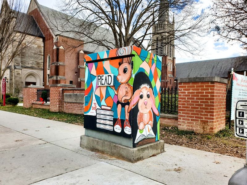 A Decatur utility box painted by Donna Howells.