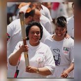 Coretta Scott King carries the Olympic torch Friday, July 19, 1996 prior to the 1996 Summer Olympic Games in Atlanta, Georgia (Cox staff photo/Greg Lovett) 07/19/96