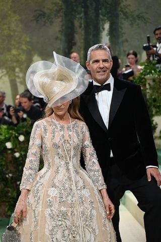 Sarah Jessica Parker and Andy Cohen at the Metropolitan Museum of Art's Costume Institute benefit gala in New York, May 6, 2024. (Nina Westervelt/The New York Times)