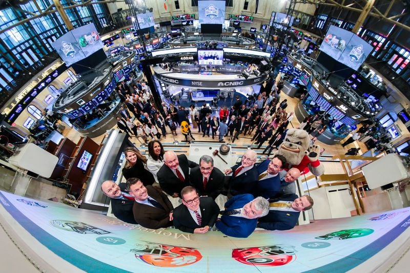 2022 College Football Kickoff Rings The Closing Bell®

The New York Stock Exchange welcomes executives and guests to kick-off the 2022 college football season, today, Thursday, September 1, 2022. To honor the occasion, the University of Georgia - 2021 College Football National Champions, represented by President Jere Morehead, University System of Georgia Chancellor Sonny Perdue, Athletic Director Josh Brooks, Coach Vince Dooley of the 1980 UGA National Championship Team and Hairy Dawg, joined by NYSE President Lynn Martin, ring The Closing Bell ®.
 
Photo Credit: NYSE
