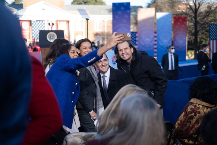 220111-Atlanta-A group of people take a selfie before President Joe Biden and Vice President Kamala Harris spoke about voting rights during at Clark Atlanta University on Tuesday, Jan. 11, 2022.  Ben Gray for the Atlanta Journal-Constitution