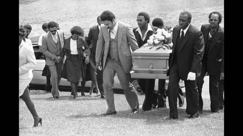 <p>Pallbearers carry the casket of Eddie Duncan Jr., latest victim to be investigated by Atlanta child death special task force to the grave site in Atlanta, Saturday, April 4, 1981.&nbsp;(AP Photo/Charles Kelly)</p>