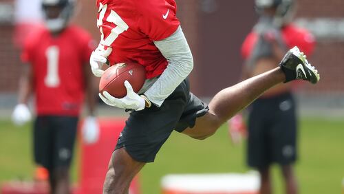 May 12, 2017, Flowery Branch: Falcons rookie wide receiver Deante Burton, Kansas State, catches a pass during rookie mini-camp on Friday, May 12, 2017, in Flowery Branch. He has been moved to cornerback. Curtis Compton/ccompton@ajc.com