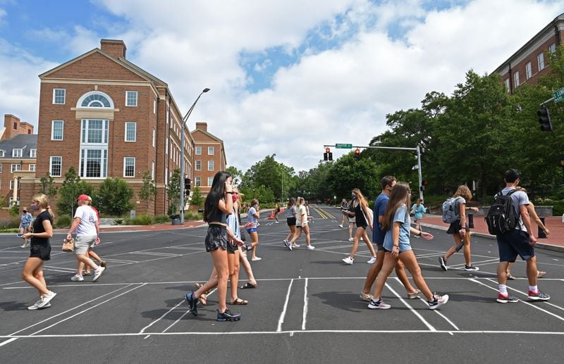 August 20, 2020 Athens - Students make their way as the University of Georgia started classes for the fall semester  on Thursday, August 20, 2020. (Hyosub Shin / Hyosub.Shin@ajc.com)