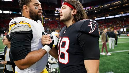 Cameron Heyward (left) shakes hands with Falcons long-snapper Liam McCullough after the Steelers defeated the Falcons 19-16 at Mercedes-Benz Stadium on Sunday, December 4, 2022. (Miguel Martinez / miguel.martinezjimenez@ajc.com)