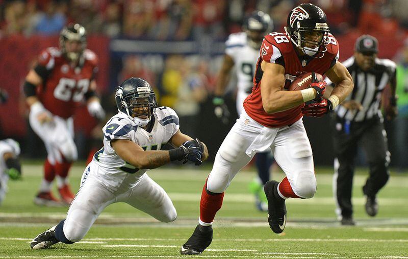 Matt Ryan found Tony Gonzalez for a huge 19-yard pick up and put Matt Bryant right where he needed to be to knock through the game-winning field goal from 49 yards out. (Brant Sanderlin/AJC)