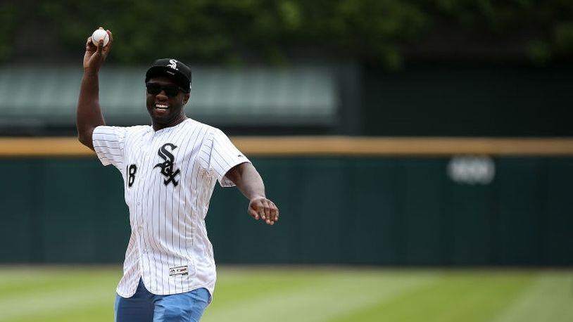 VIDEO: Bears LB Roquan Smith throws out first pitch for White Sox