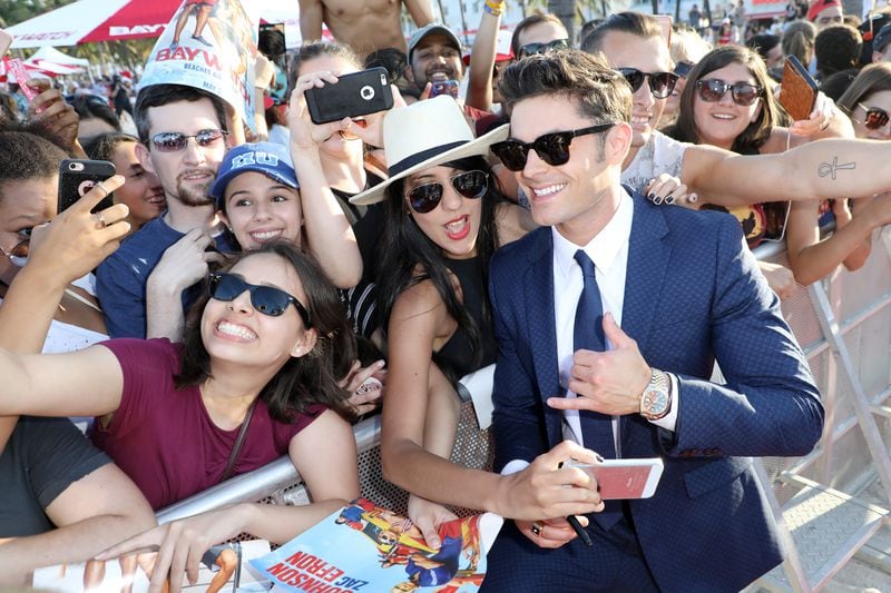  Zac Efron takes selfies with fans. Photo by Alexander Tamargo/Getty Images for Paramount Pictures
