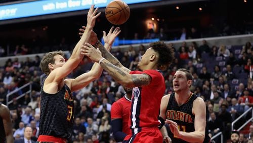 Mike Dunleavy (34) of the Atlanta Hawks and Kelly Oubre Jr. (12) of the Washington Wizards go up for a loose ball in the first half at Verizon Center on March 22, 2017 in Washington, DC. (Photo by Rob Carr/Getty Images)