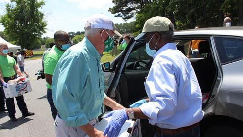 DeKalb County CEO Michael Thurmond and Georgia Agriculture Commissioner Gary Black at a DeKalb County grocery giveaway.