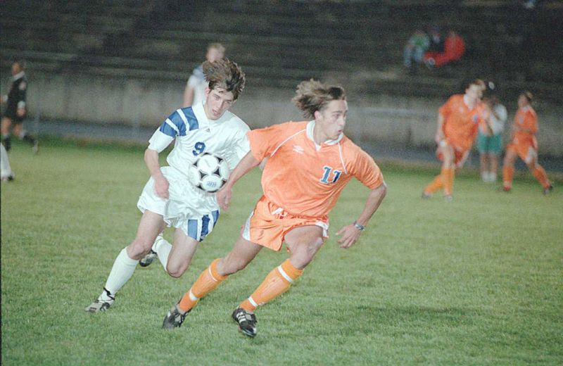 950404 FILE Reid Stadium Rockdale Co H S Josh Wolff 11 Parkview H S soccer player during game against Heritage 3 11 95