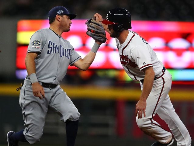 Photos: Padres end Braves’ 2-game winning streak