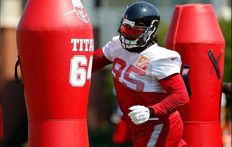 Jonathan Babineaux takes part in a drill at minicamp practice on Tuesday, June 15, 2016. (Todd Kirkland/AP)