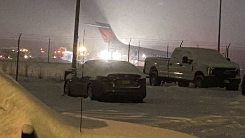 Delta flight carrying 77 to Atlanta goes off taxiway in Pittsburgh
