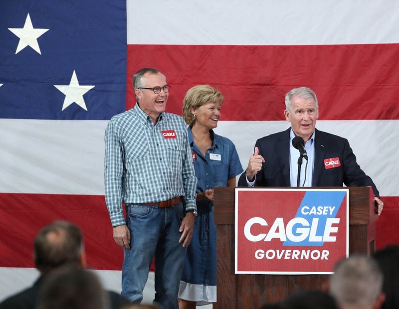 National Rifle Association President-elect Oliver North (right) praises Casey Cagle and his wife, Nita, at the Governors Gun Club on July 14, 2018, in Kennesaw. (JASON GETZ/SPECIAL TO THE AJC)