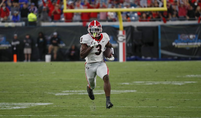 10/30/21 - Jacksonville -  Georgia Bulldogs running back Zamir White (3) has a wide open field on this 4th quarter touchdown run during the second half of the annual NCCA  Georgia vs Florida game at TIAA Bank Field in Jacksonville. Georgia won 34-7.  Bob Andres / bandres@ajc.com