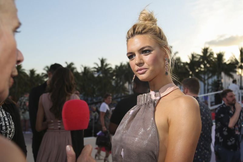  Kelly Rohrbach talks to the press during the "Baywatch" movie world premiere's beach party and red-carpet event. Photo: Matias J. Ocner/Miami Herald/TNS