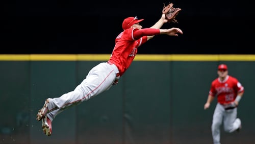 Los Angeles Angels shortstop Andrelton Simmons takes to flight in pursuit of a line drive back in 2017. (AP Photo/Elaine Thompson)