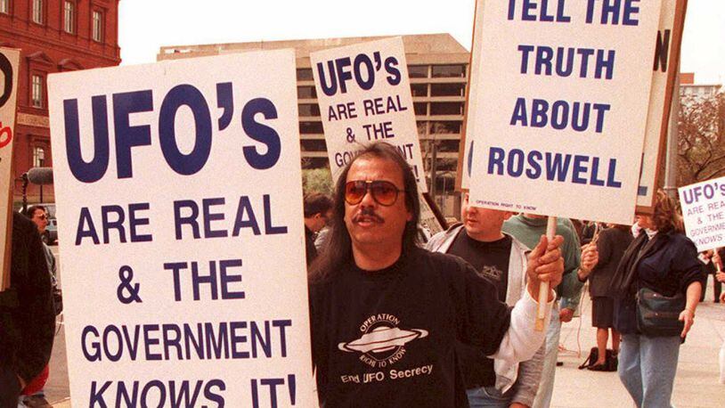 1995 Getty file photo of a group of protestors that believe the balloon was a crashed UFO. (JOSHUA ROBERTS/AFP/Getty Images)