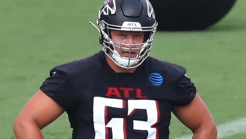 081520 Flowery Branch: Atlanta Falcons guard Chris Lindstrom pauses between offensive sets during training camp on Saturday, August 15, 2020 in Flowery Branch.    Curtis Compton ccompton@ajc.com