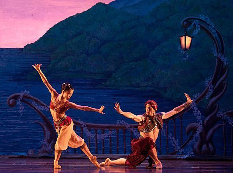 Tara Lee and Jonah Hooper perform Arabian in Atlanta Ballet's "Nutcracker."