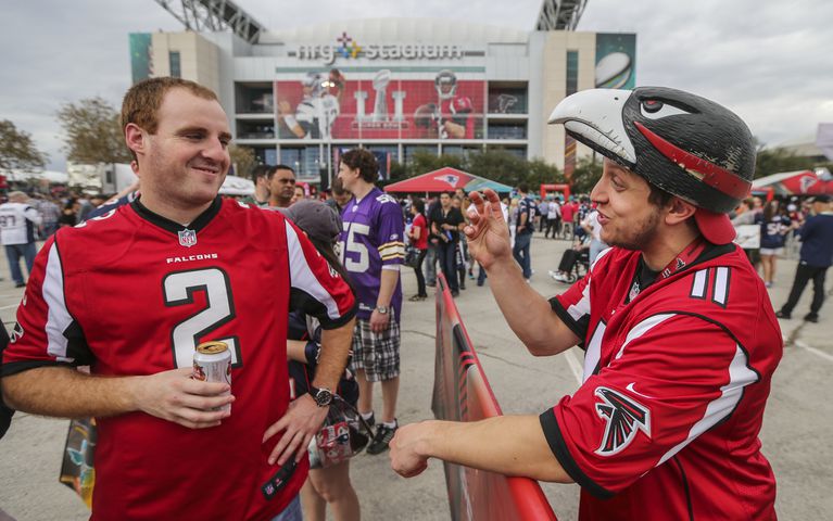 Falcons fans party in Houston on Super Bowl Sunday