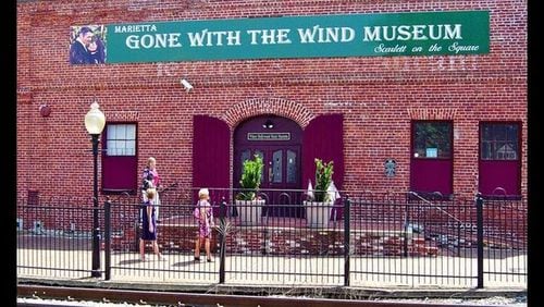 An outside view of the Marietta Gone With the Wind Museum.