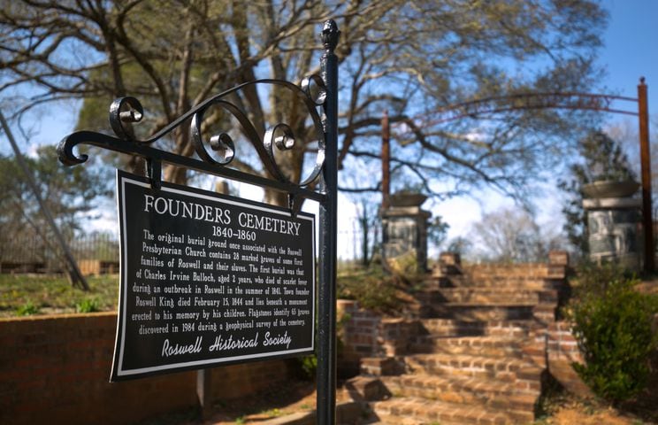 Driving tour of historic cemeteries in Roswell