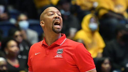 March 10, 2022 Macon - Tri-Cities' head coach Omari Forts shouts instructions during the 2022 GHSA State Basketball Class AAAAA Boys Championship game at the Macon Centreplex in Macon on Thursday, March 10, 2022. (Hyosub Shin / Hyosub.Shin@ajc.com)