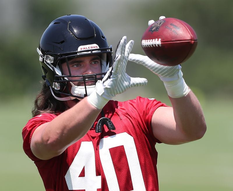 May 11, 2018 Flowery Branch: Atlanta Falcons fullback Daniel Marx catches a pass during rookie-mini-camp on Friday, May 11, 2018, in Flowery Branch.  Curtis Compton/ccompton@ajc.com