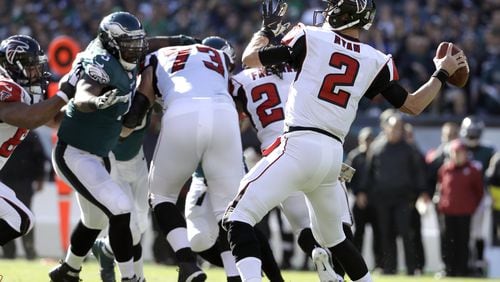 Atlanta Falcons’ Matt Ryan passes during the first half of an NFL football game against the Philadelphia Eagles, Sunday, Nov. 13, 2016, in Philadelphia. (AP Photo/Matt Rourke)