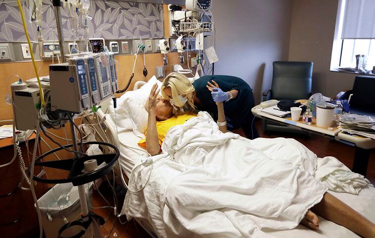 Craig Sager hangs tough in leukemia battle